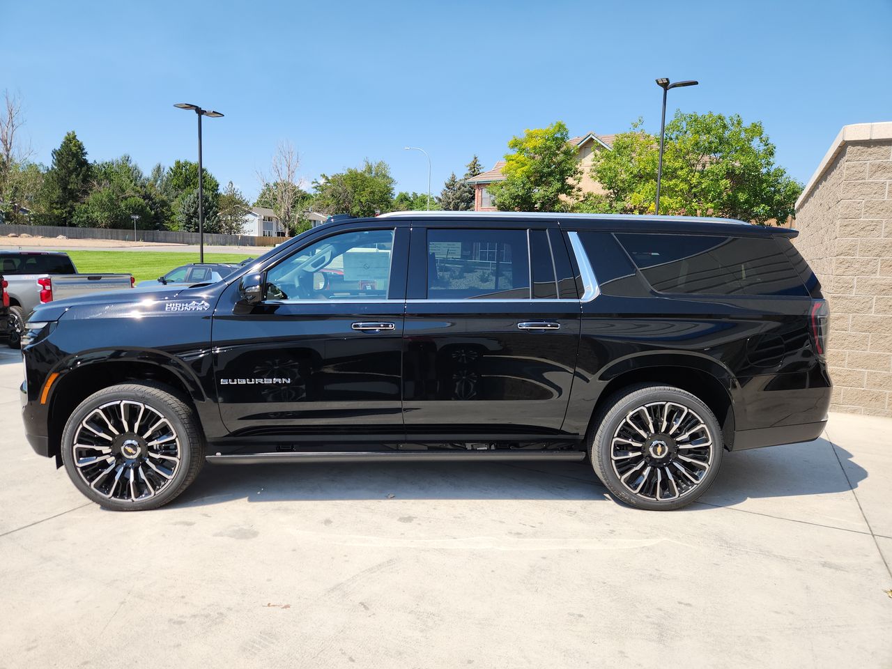2025 Chevrolet Suburban High Country photo 4