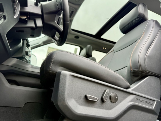2025 Ford F-350 Lariat photo 15