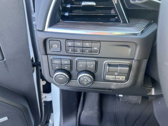 2026 Chevrolet Suburban LT photo 4