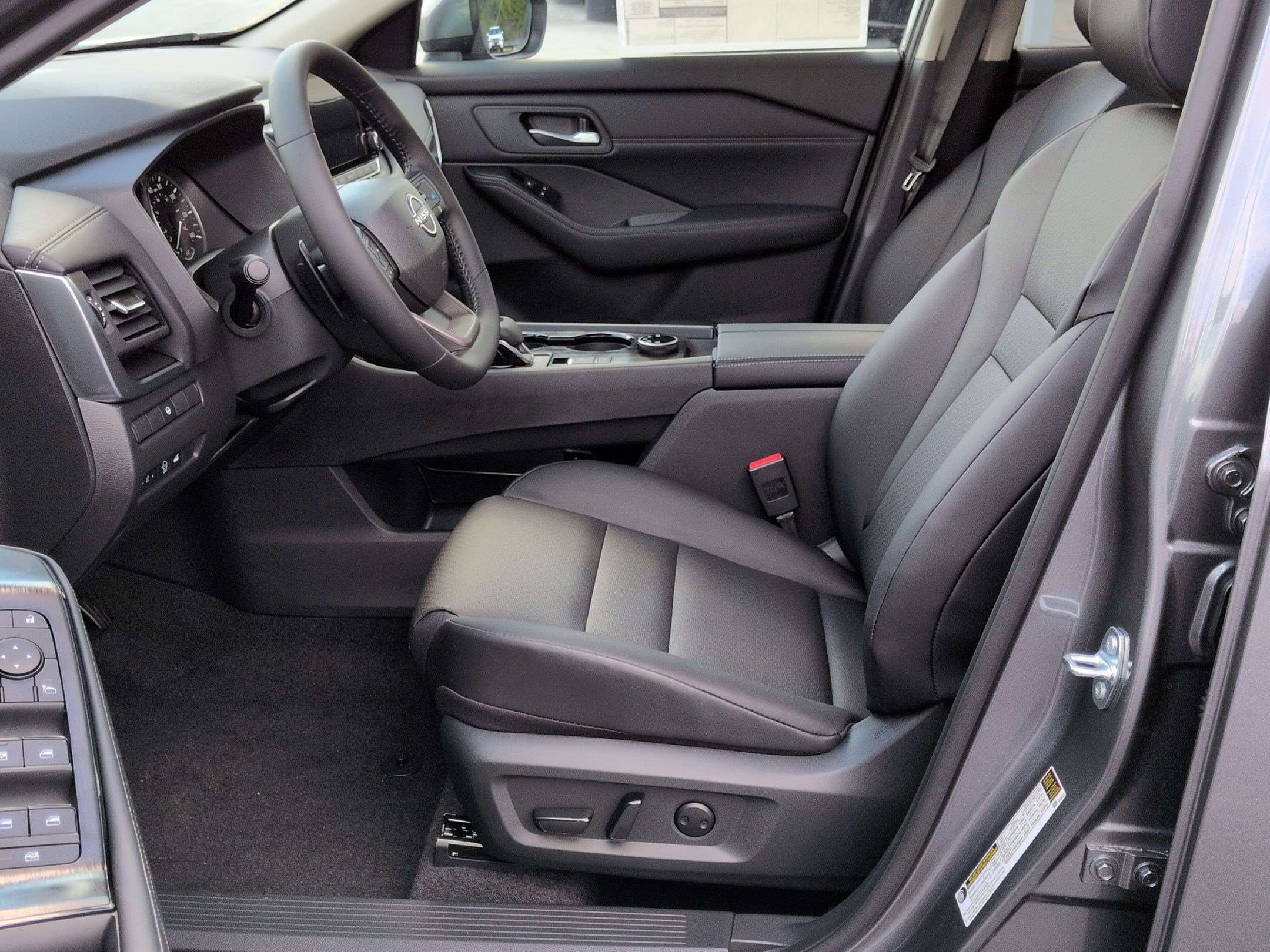 2026 Nissan Rogue SV photo 10
