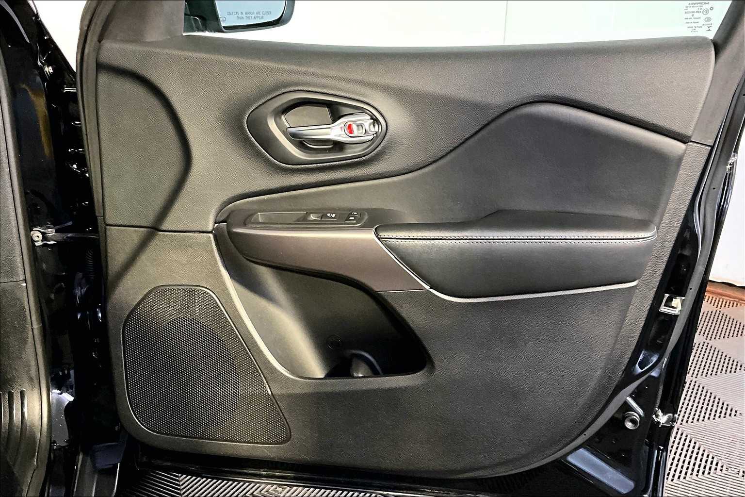 2020 Jeep Cherokee Latitude photo 21