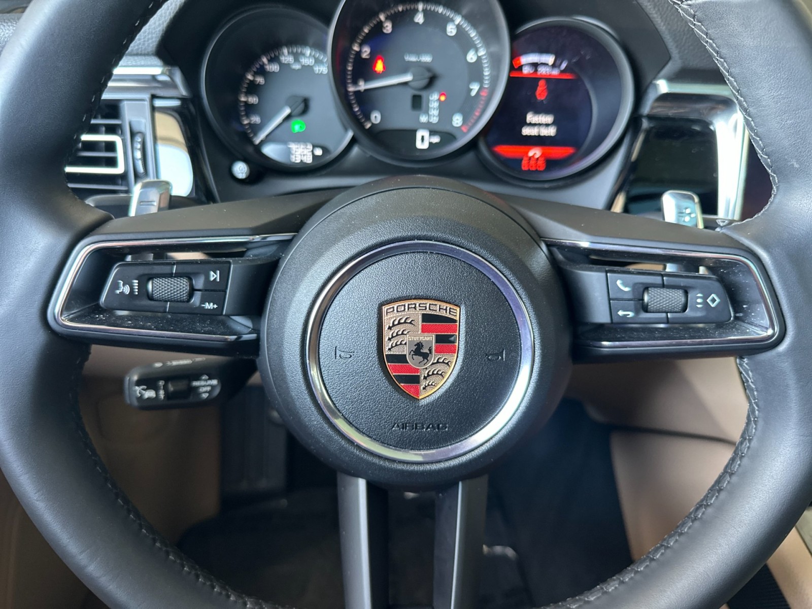 2025 Porsche Macan T photo 16