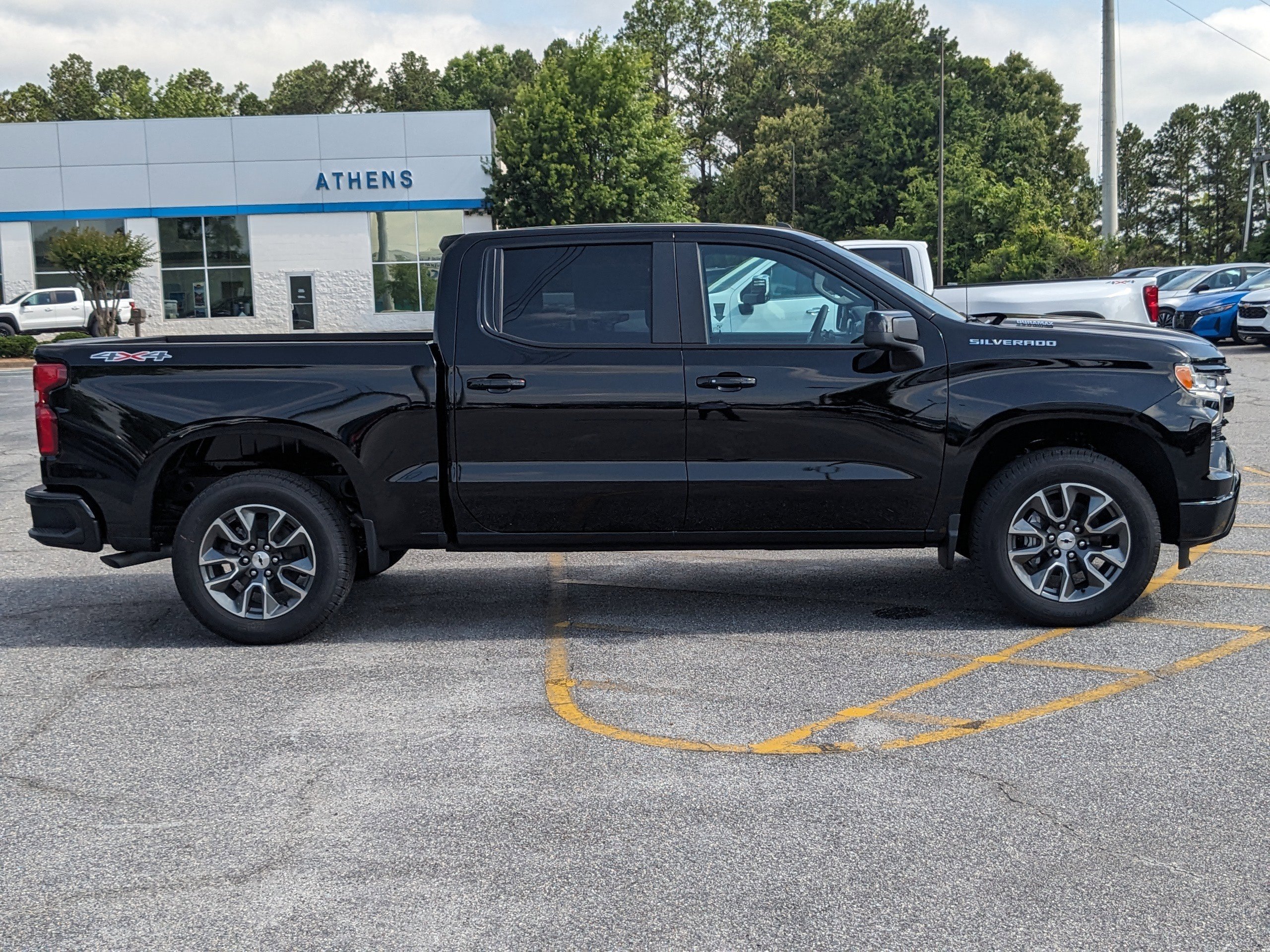 2025 Chevrolet Silverado 1500 RST photo 3