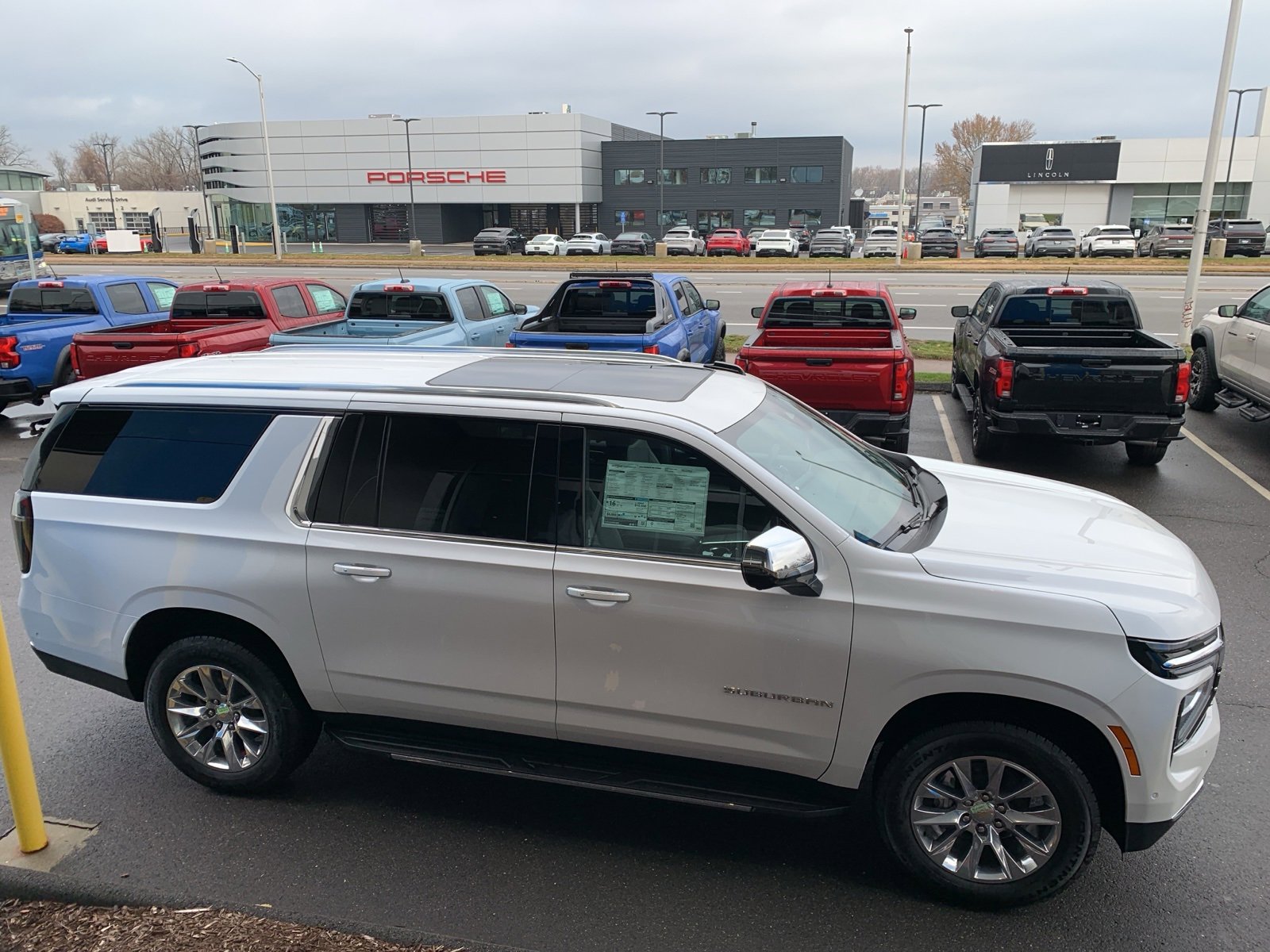 2025 Chevrolet Suburban Premier photo 4