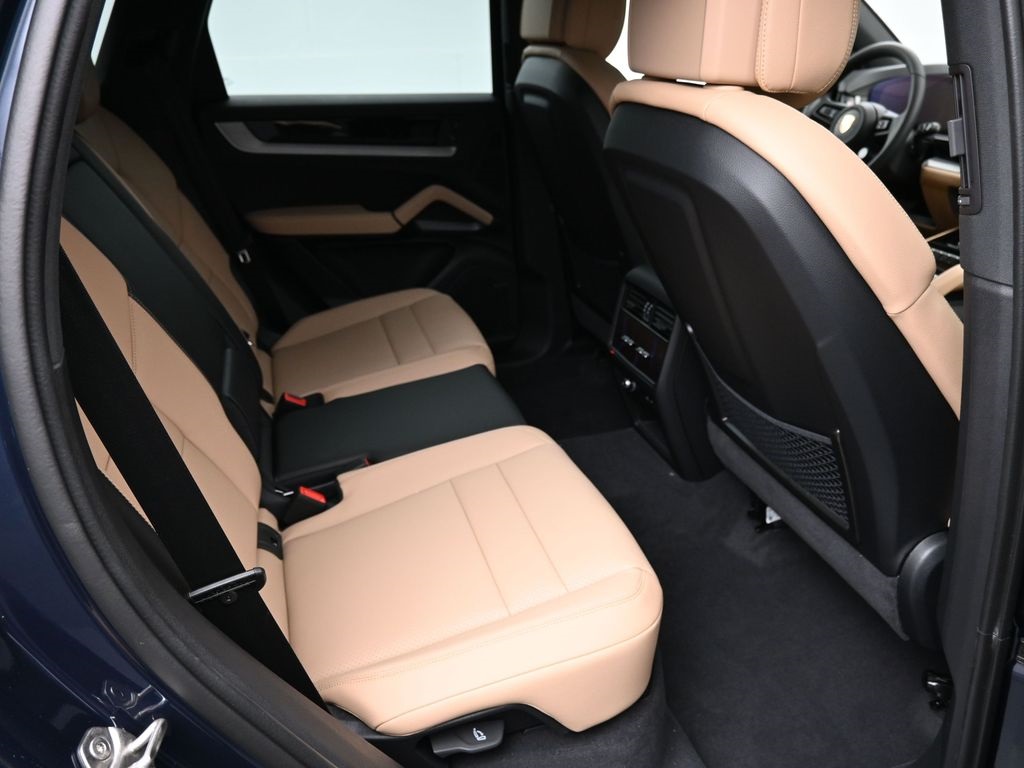 2026 Porsche Cayenne photo 8