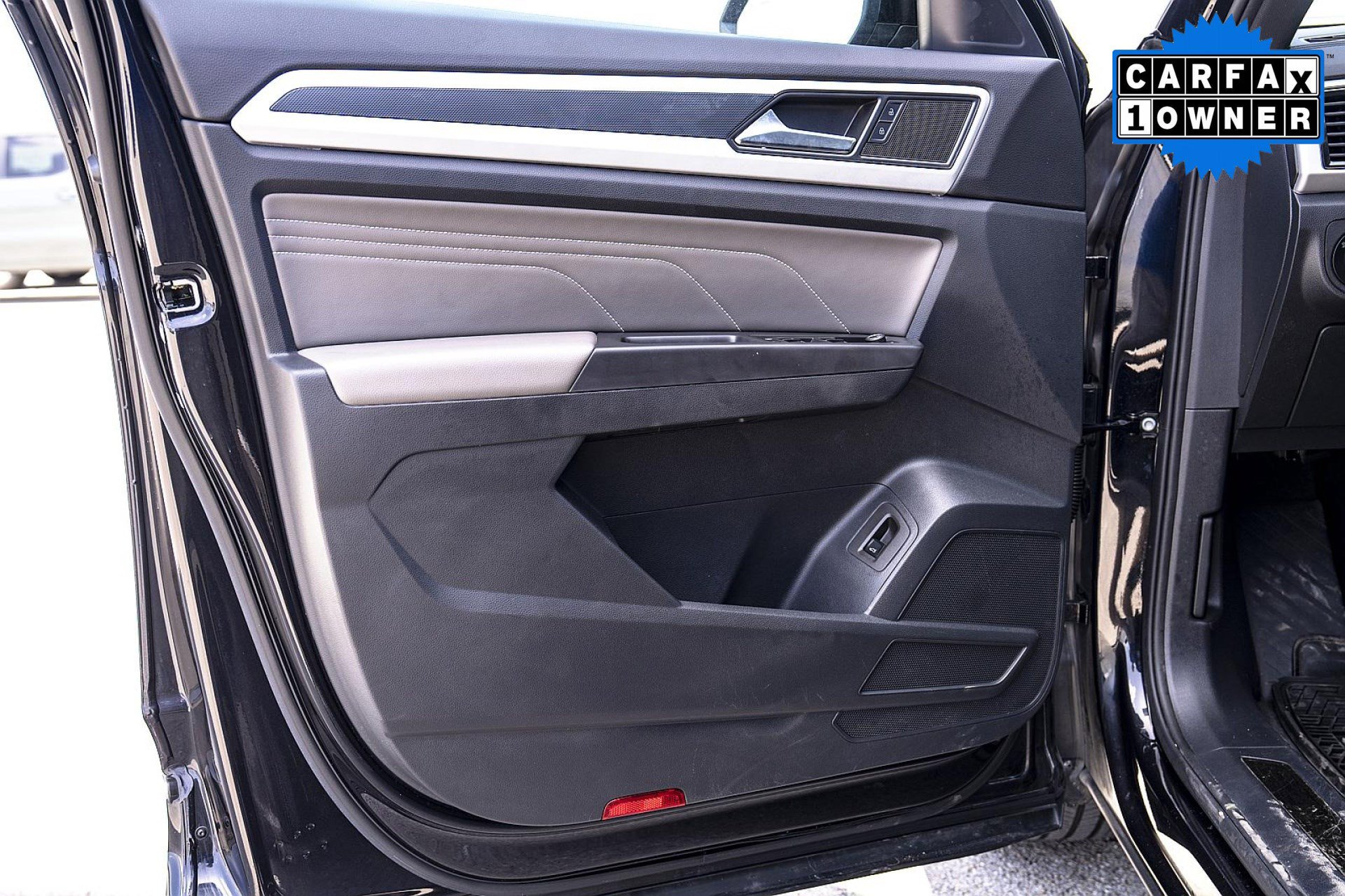 2022 Volkswagen Atlas Cross Sport V6 SEL R-Line photo 15