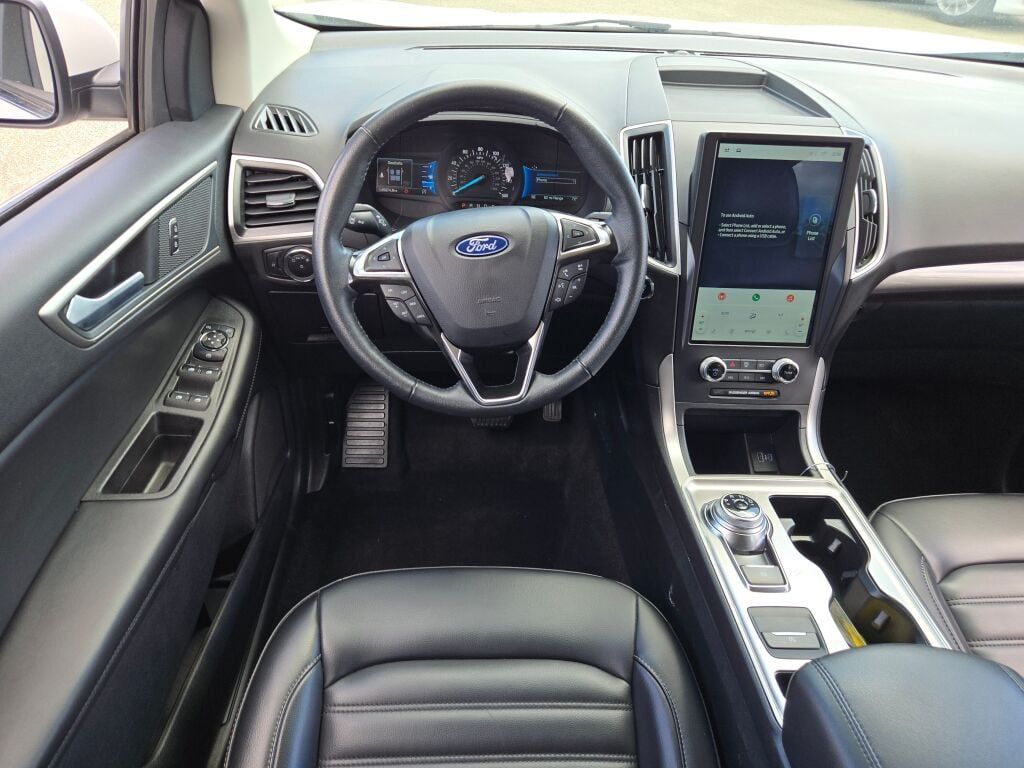 2024 Ford Edge SEL photo 17