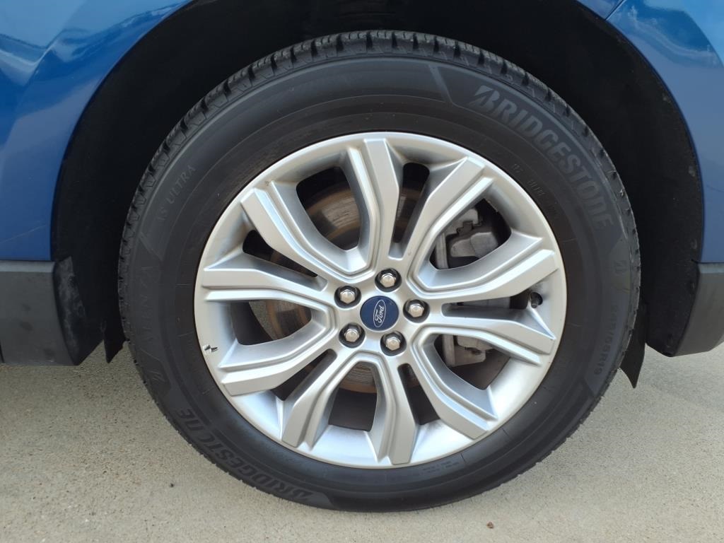 2022 Ford Edge Titanium photo 8