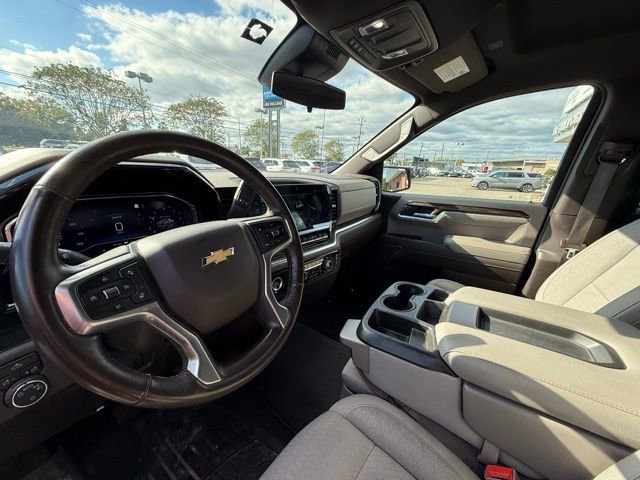 2022 Chevrolet Silverado 1500 LT photo 3