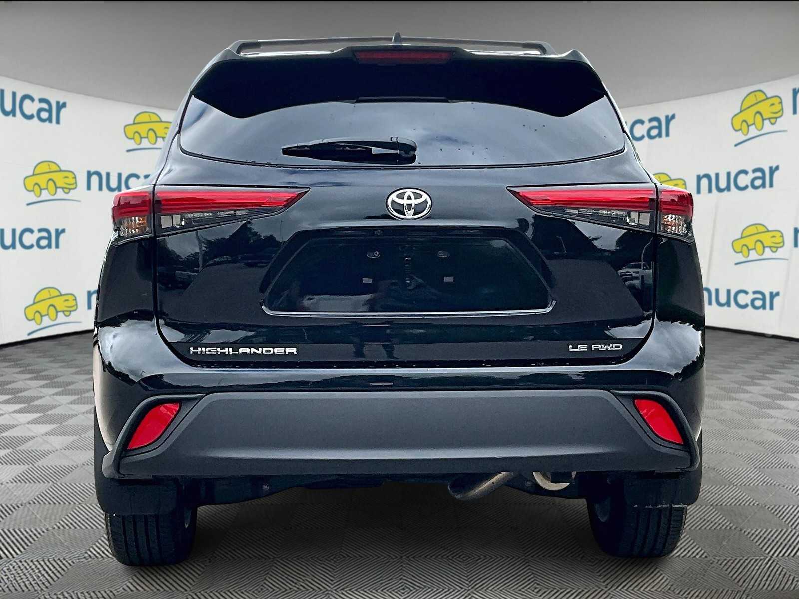 2022 Toyota Highlander LE photo 3