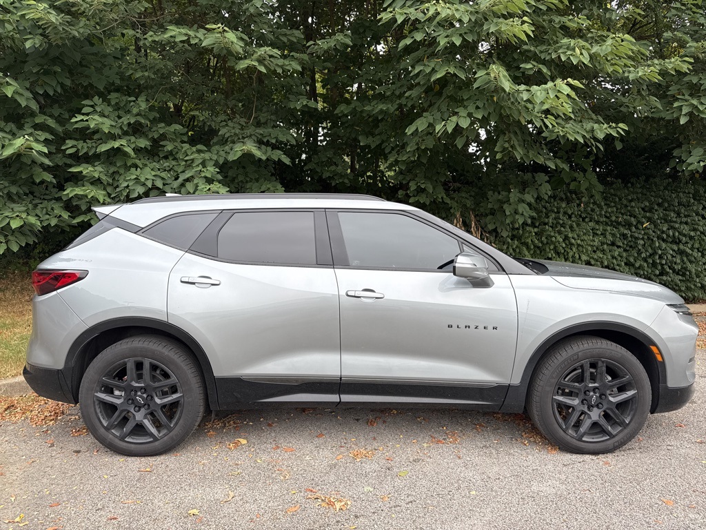 2024 Chevrolet Blazer RS photo 2