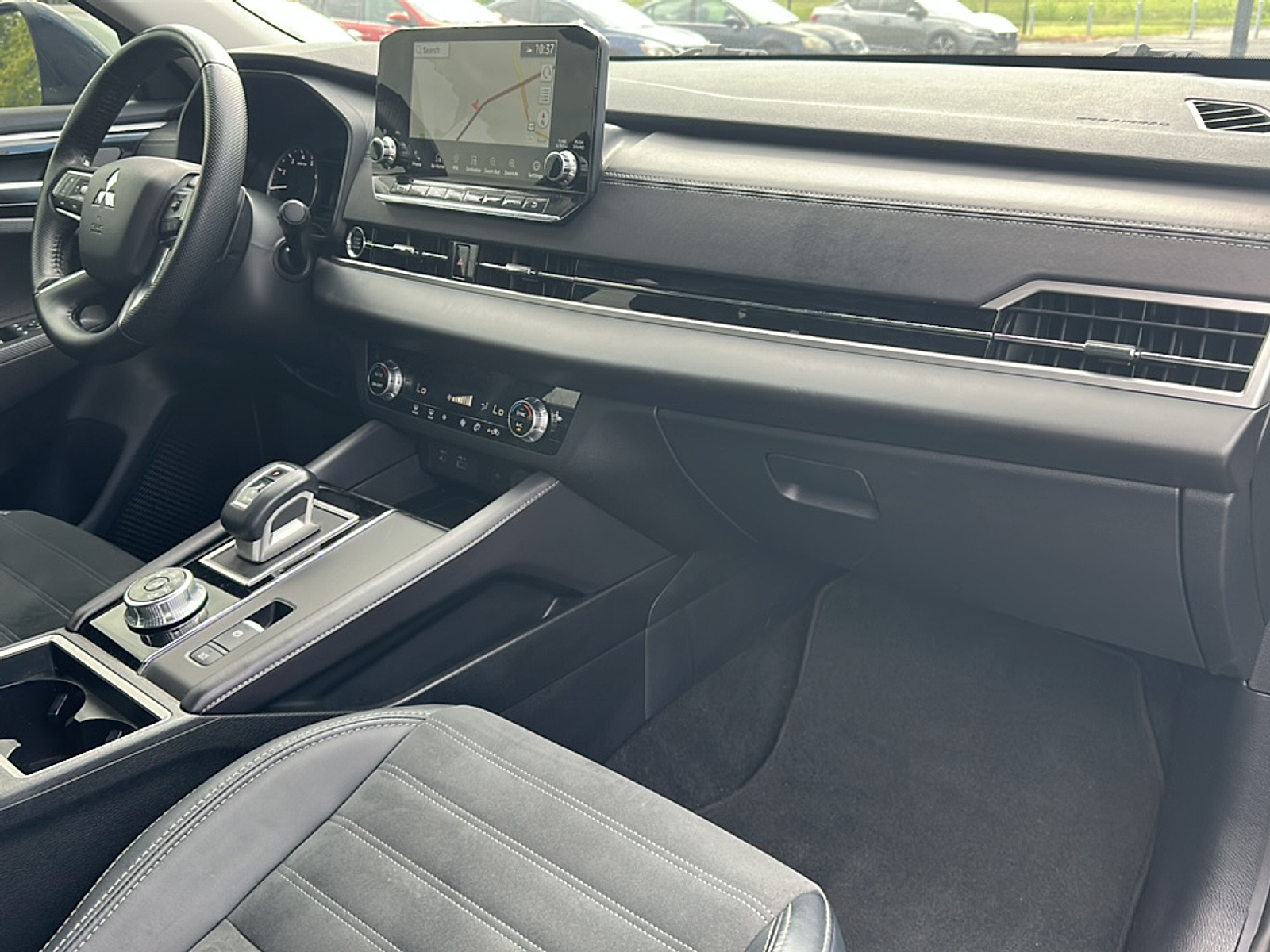 2024 Mitsubishi Outlander SE photo 9