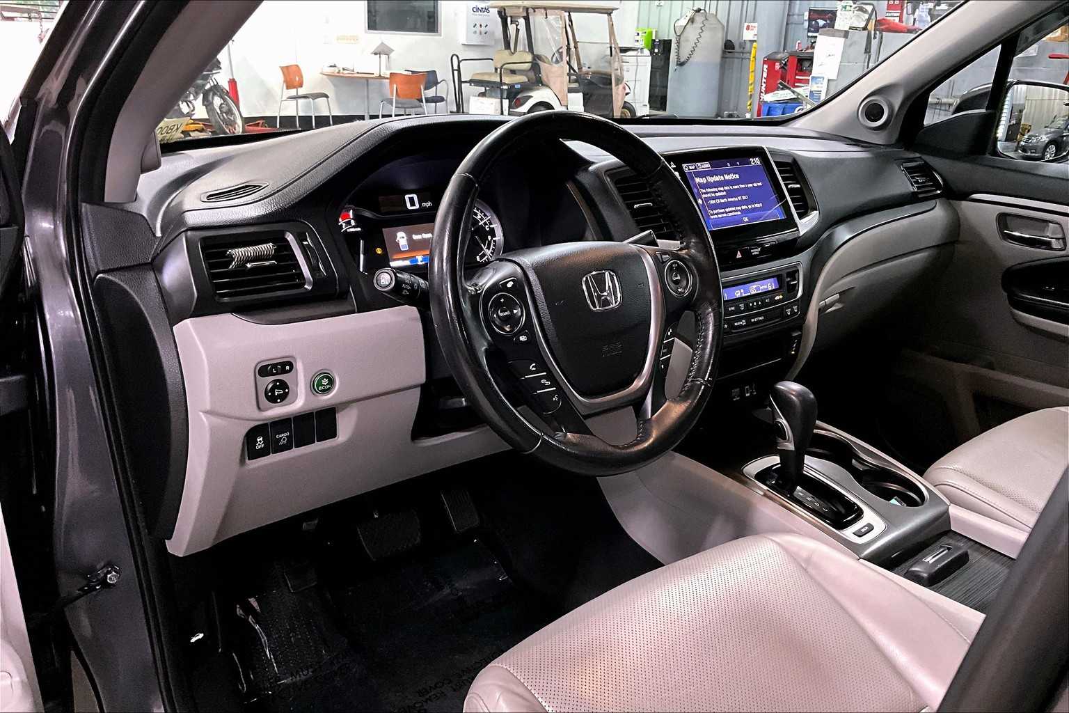 2019 Honda Ridgeline RTL-T photo 17