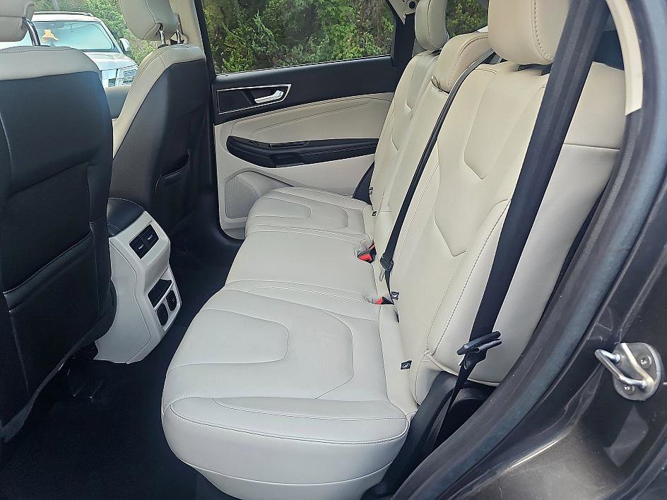 2017 Ford Edge Titanium photo 26
