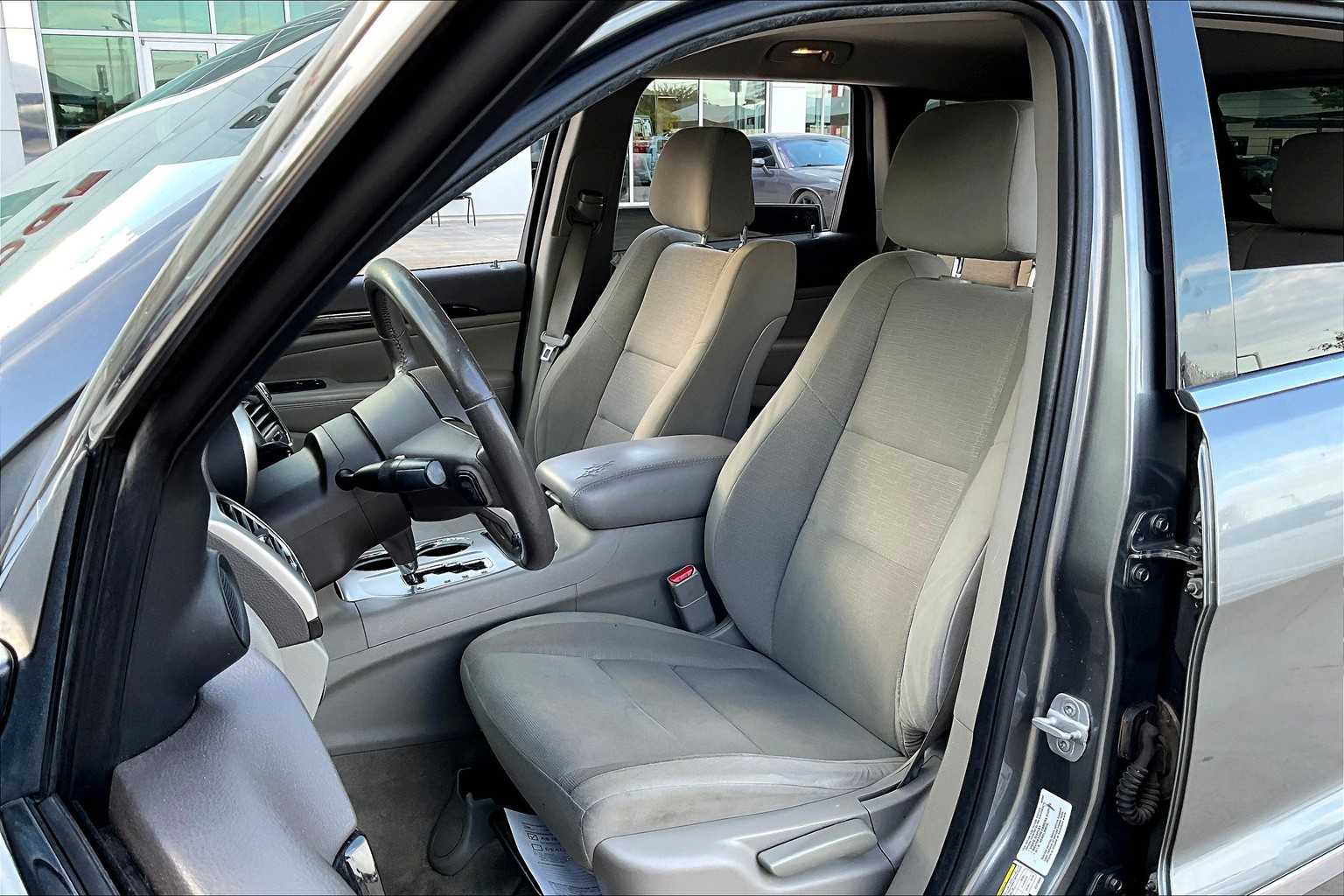 2012 Jeep Grand Cherokee Laredo photo 8