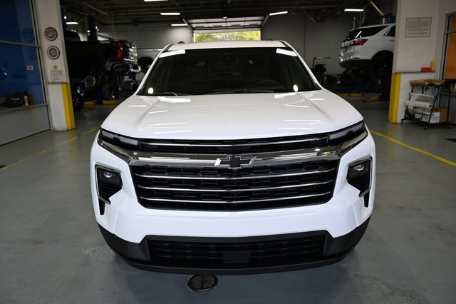 2026 Chevrolet Traverse photo 2