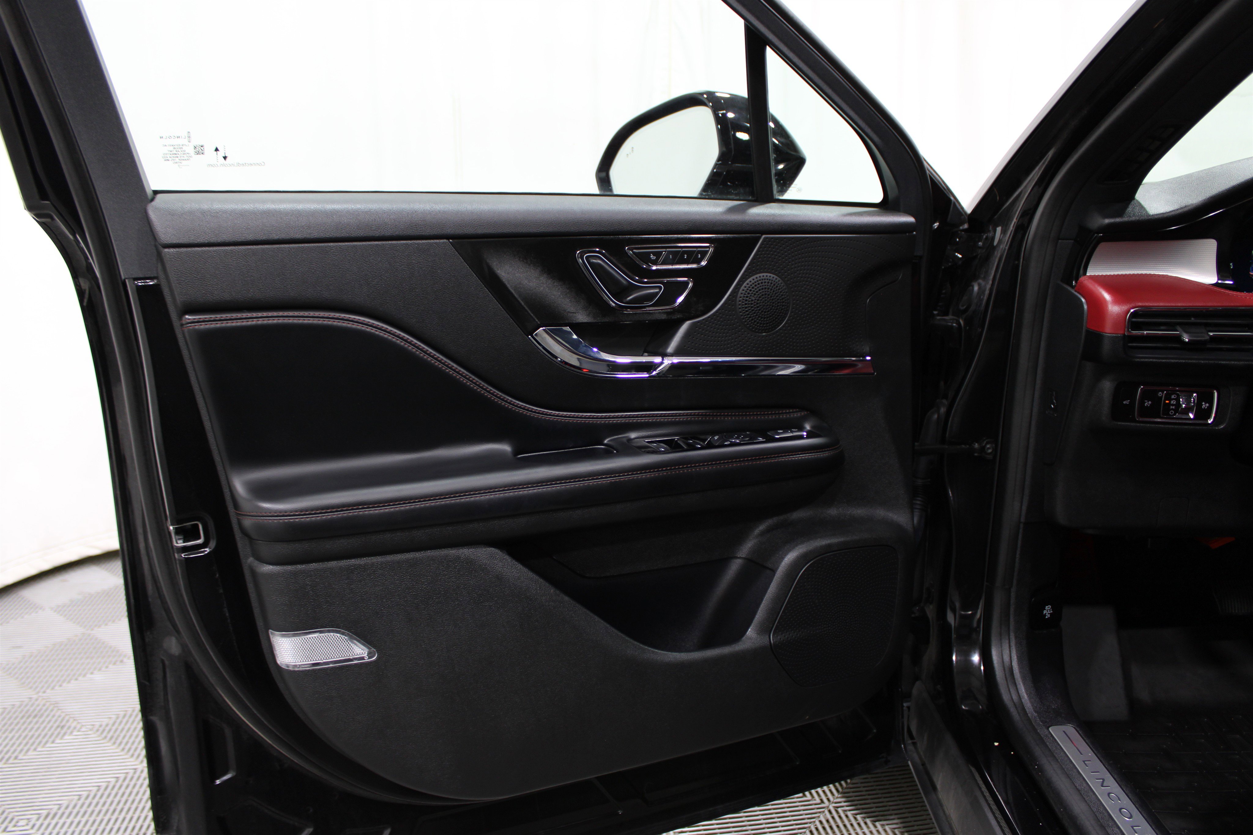 2023 Lincoln Corsair Reserve photo 2