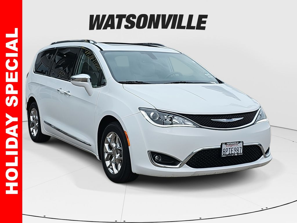 2017 Chrysler Pacifica Limited's photo