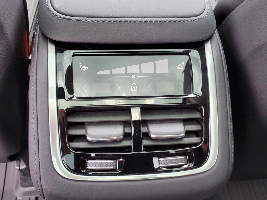 2026 Volvo XC90 AWD Plus photo 15