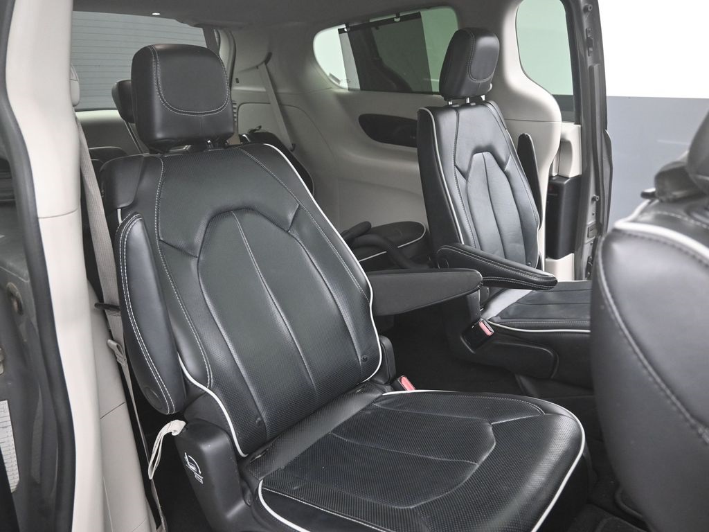 2022 Chrysler Pacifica Limited photo 10