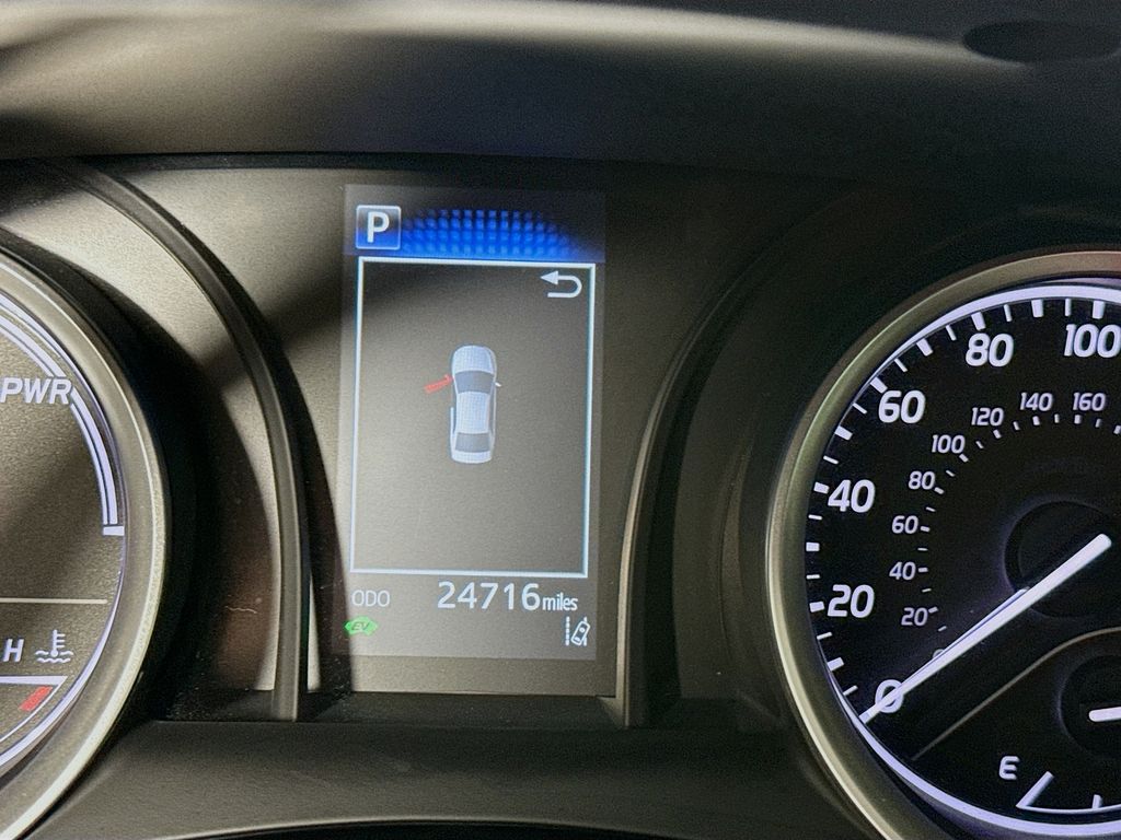 2023 Toyota Camry Hybrid LE photo 12