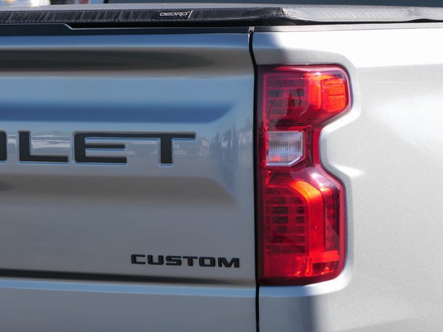 2023 Chevrolet Silverado 1500 Custom photo 3