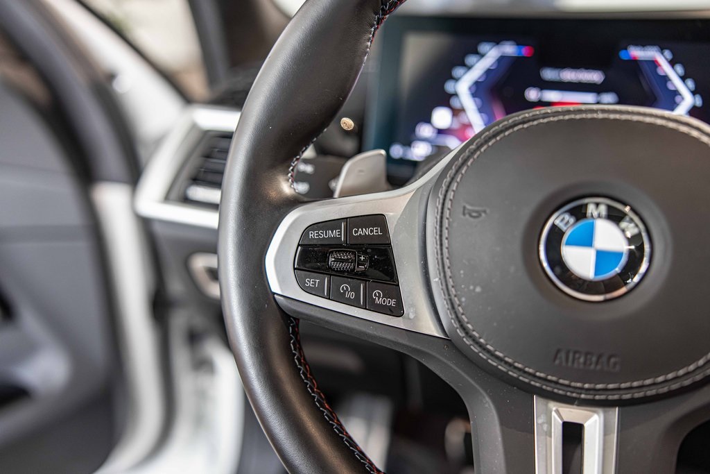 2025 BMW X7 - Image 27