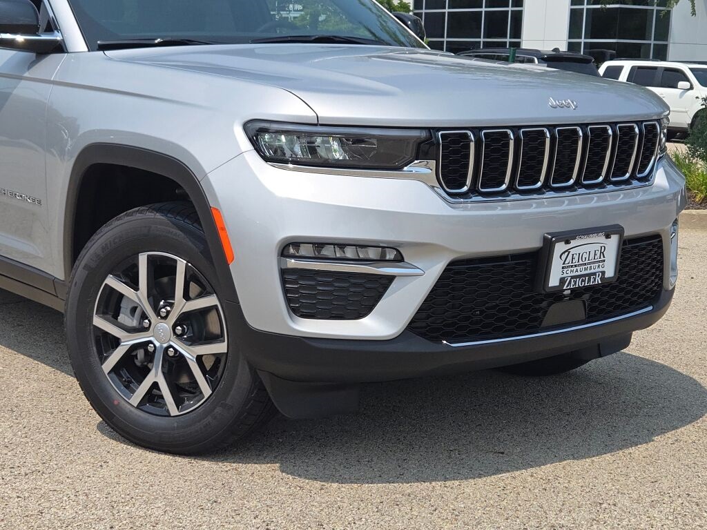 2025 Jeep Grand Cherokee Limited photo 2