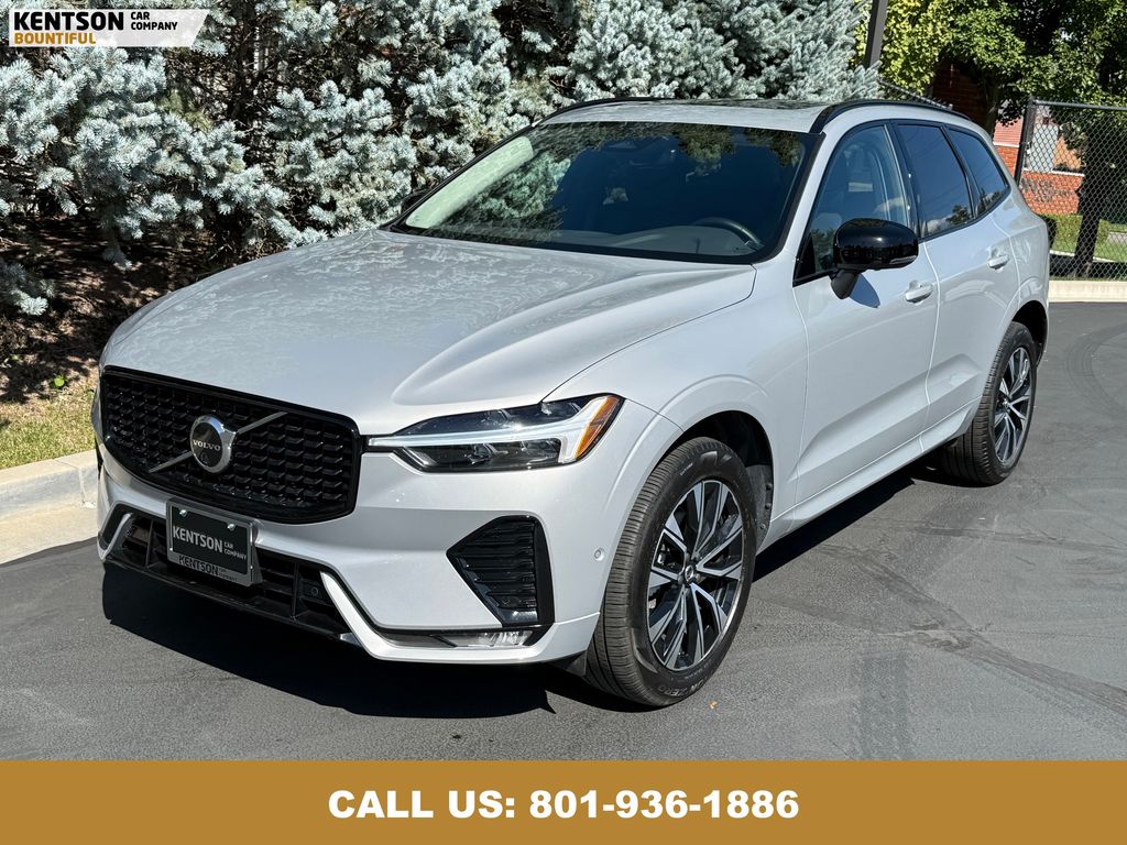 2025 Volvo XC60 B5 Plus photo 2