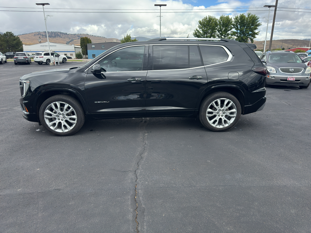 2024 GMC Acadia Denali's photo