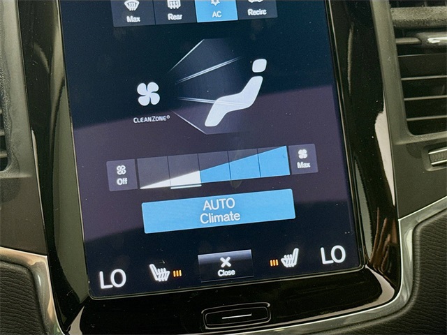 2020 Volvo XC90 T5 Momentum photo 18
