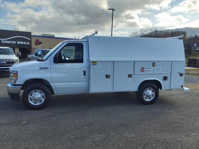 2025 Ford E-350 photo 2