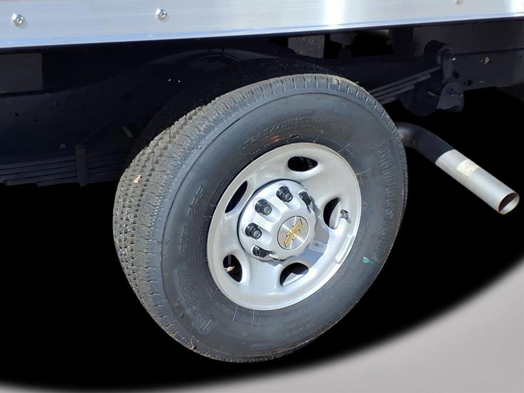 2025 Chevrolet Express Cutaway 3500 photo 4