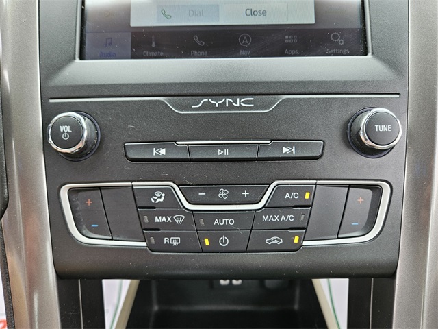 2020 Ford Fusion Hybrid SE photo 22