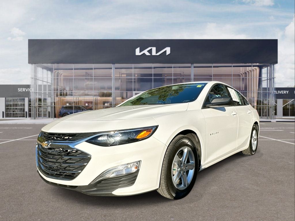 2023 Chevrolet Malibu LS photo 3
