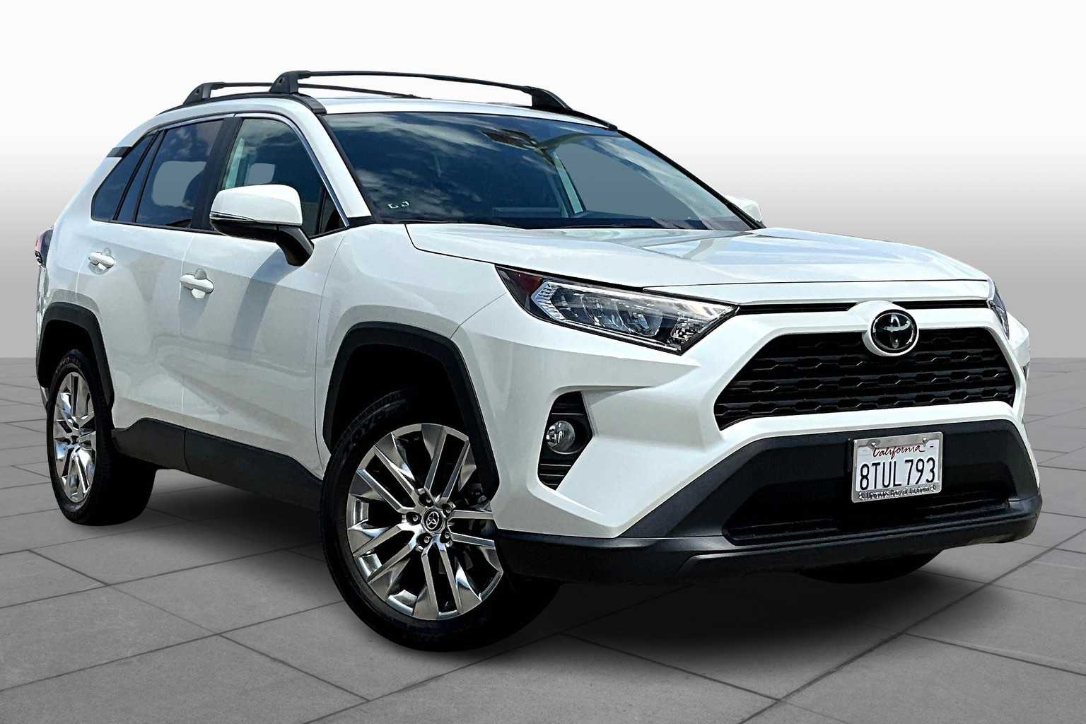 2021 Toyota RAV4 XLE Premium photo 2