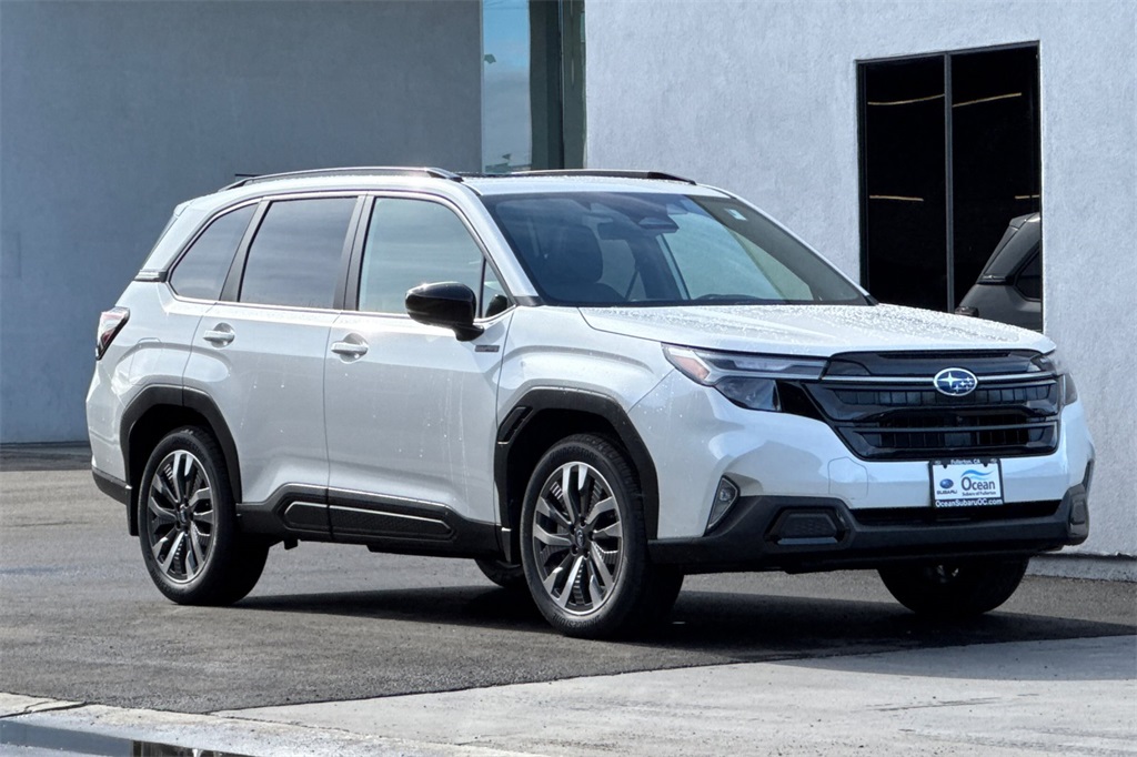 2025 Subaru Forester Touring photo 2
