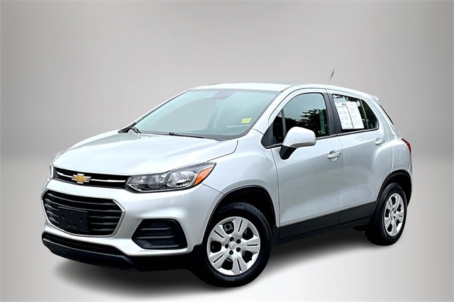2019 Chevrolet Trax LS photo 2