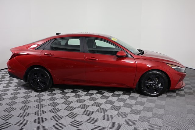 2023 Hyundai Elantra SEL photo 9