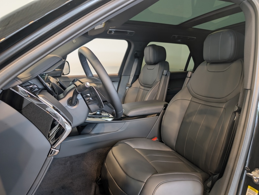 2025 Land Rover Range Rover Sport SE photo 10