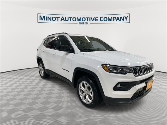 2024 Jeep Compass Latitude photo 2