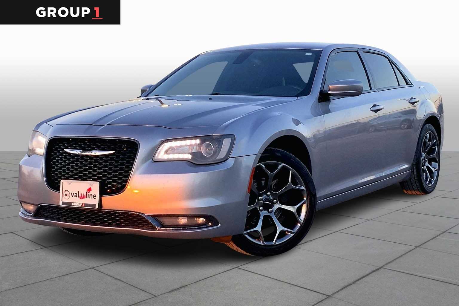 2015 Chrysler 300 S's photo