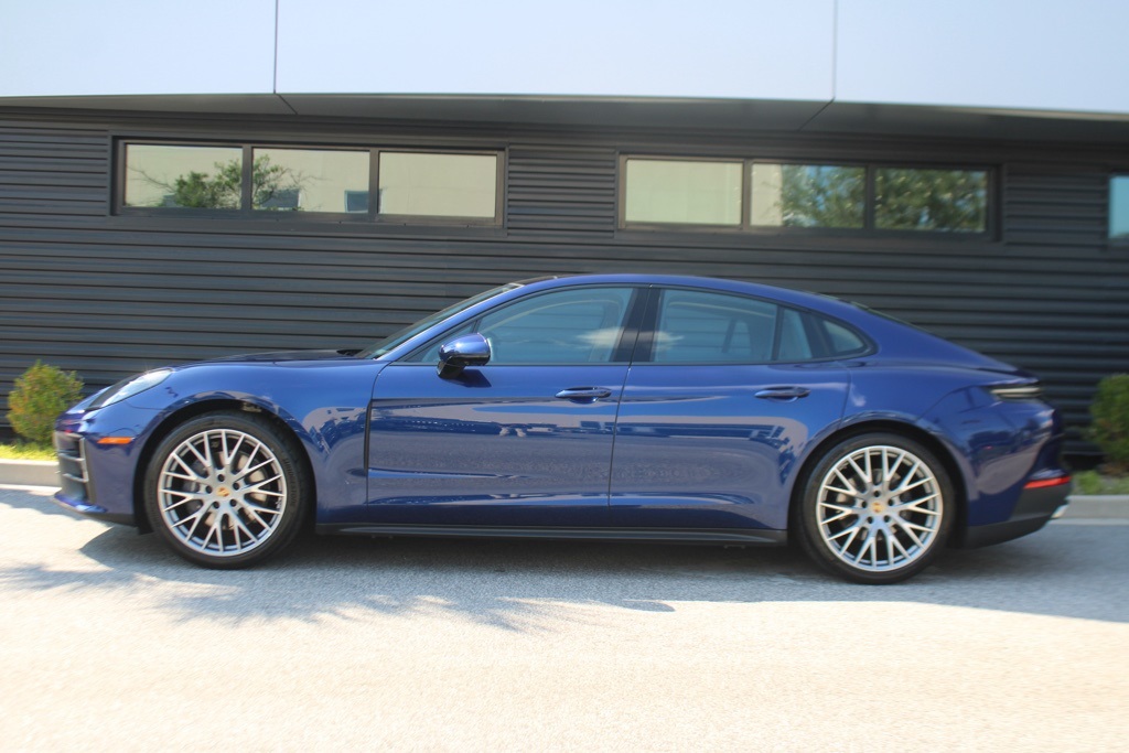 2025 Porsche Panamera Base photo 2