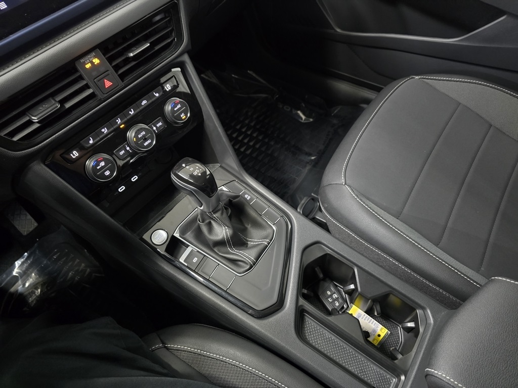 2024 Volkswagen Taos SE photo 26