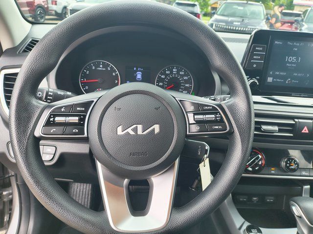 2023 Kia Seltos LX photo 3