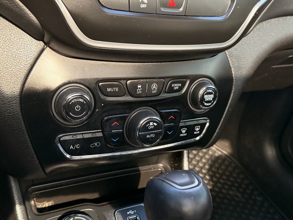 2020 Jeep Cherokee Latitude photo 18