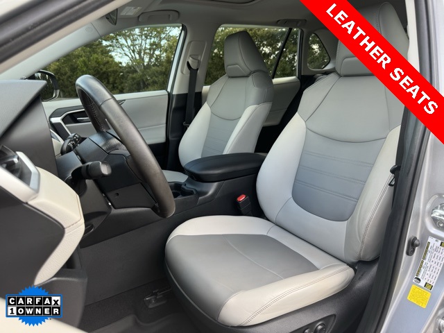 2020 Toyota RAV4 XLE Premium photo 11