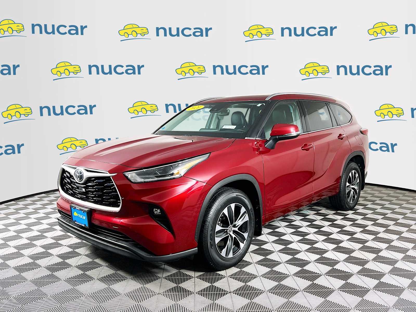 2021 Toyota Highlander XLE photo 3