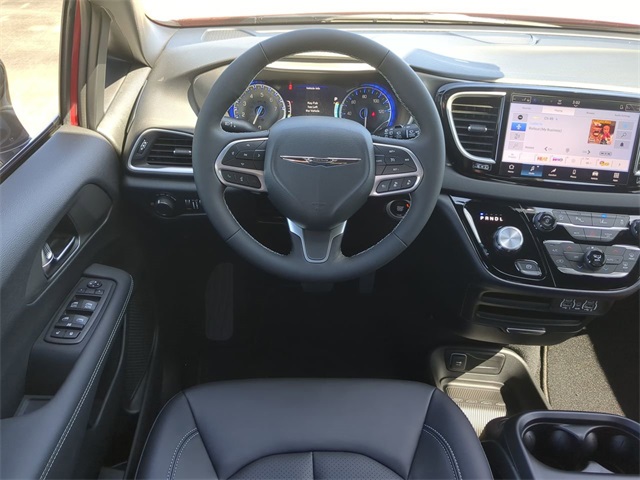 2025 Chrysler Voyager LX photo 16