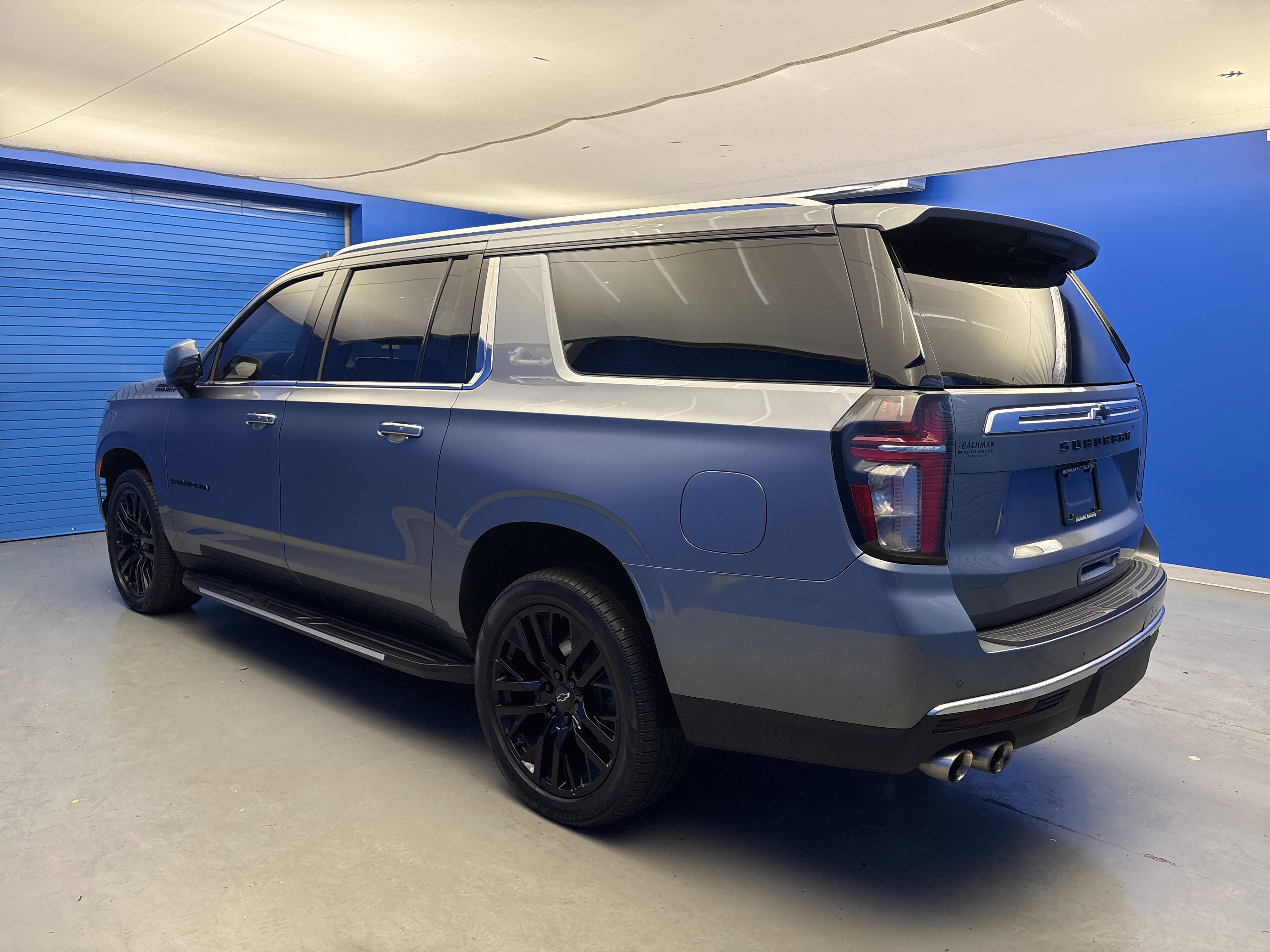 2022 Chevrolet Suburban High Country photo 2